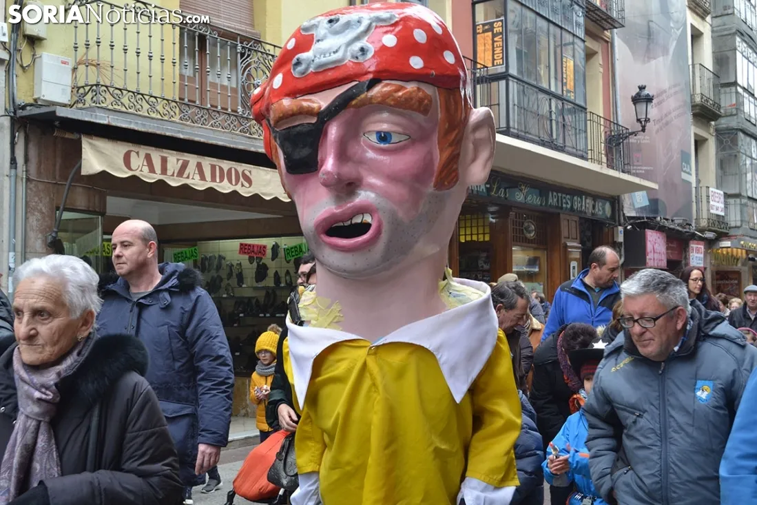 Desfile de Cabezudos en el Viernes de Carnaval soriano.