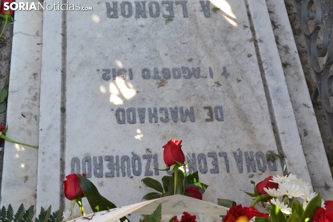 Homenaje a Antonio Machado y Odón Alonso en el Cementerio de Soria.