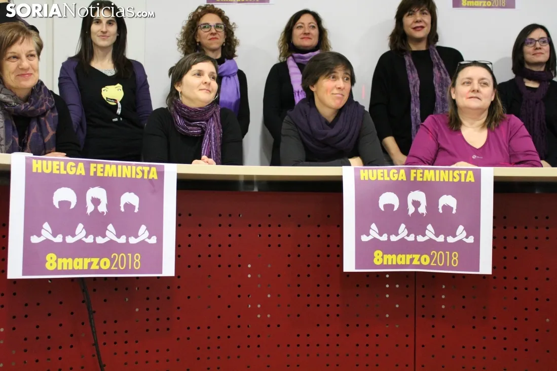 La Asamblea Feminista, antes de leer el comunicado. Bernat Díez. 