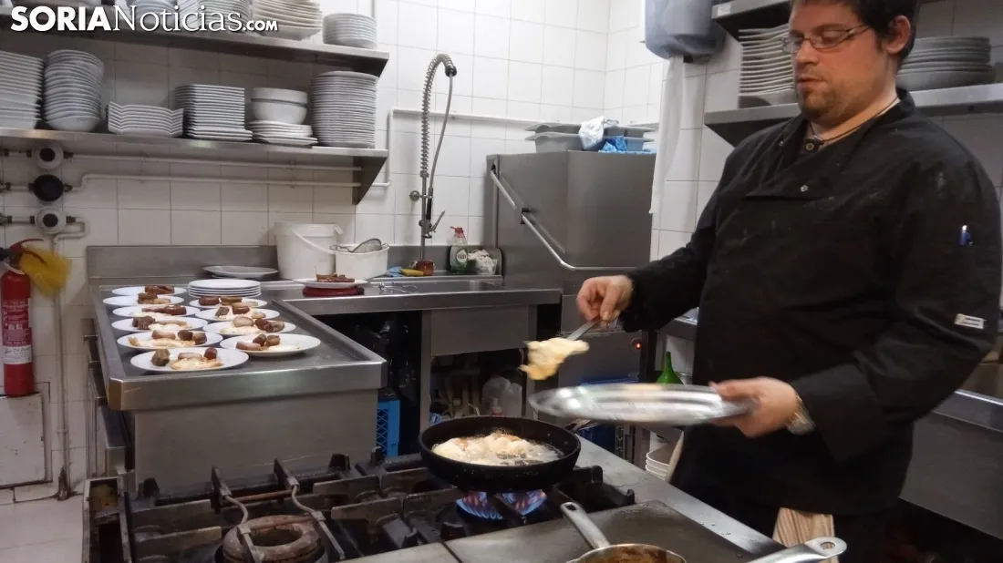 El restaurante Santo Domingo II ya ofreció el miércoles varios menús de Jueves Lardero. SN