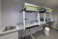 Foto 4 - La Junta muestra el potencial innovador de la Incubadora de Empresas Biotecnol&oacute;gicas a sus socios europeos