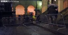 Las inmediaciones del palacio de La Audiencia esta tarde-noche. /SN