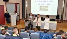 Foto 3 -  50 escolares saludan en el C&eacute;der al D&iacute;a de la Mujer y de la Ni&ntilde;a en la Ciencia