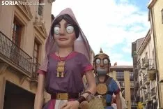 Desfile de Cabezudos en el Viernes de Carnaval soriano.