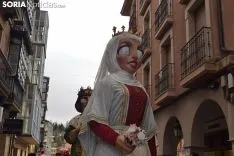 Desfile de Cabezudos en el Viernes de Carnaval soriano.