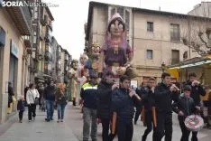 Desfile de Cabezudos en el Viernes de Carnaval soriano.