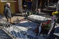 Homenaje a Antonio Machado y Odón Alonso en el Cementerio de Soria.