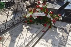 Homenaje a Antonio Machado y Odón Alonso en el Cementerio de Soria.