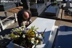 Homenaje a Antonio Machado y Odón Alonso en el Cementerio de Soria.