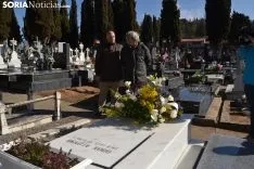 Homenaje a Antonio Machado y Odón Alonso en el Cementerio de Soria.