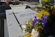 Homenaje a Antonio Machado y Odón Alonso en el Cementerio de Soria.