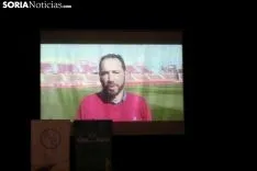 Pablo Machín, mediante un vídeo, se dirigió al público del Palacio de la Audiencia. Bernat Díez. 