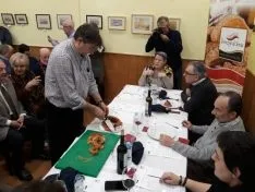 Foto 4 - Santiago Sanz Anguita y Maga&ntilde;a pasan a las finales de 'El mejor torrezno del mundo'