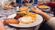 El restaurante Santo Domingo II ya ofreció el miércoles varios menús de Jueves Lardero. SN
