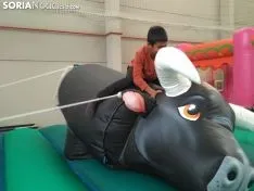 Los más pequeños queman energías en el Salón Infantil de Carnaval.