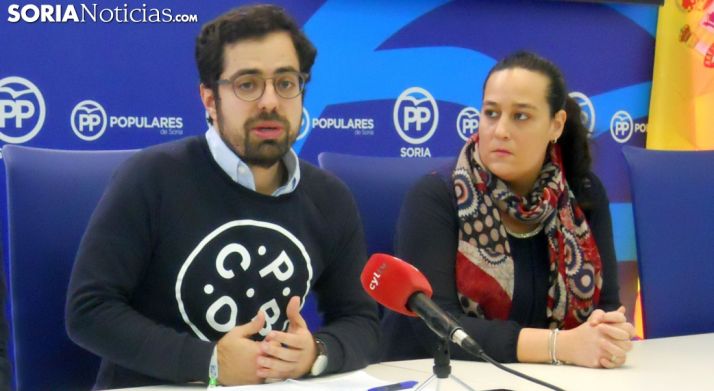 Carazo, junto a Miriam Martínez, presidenta de NN GG en Soria. /SN