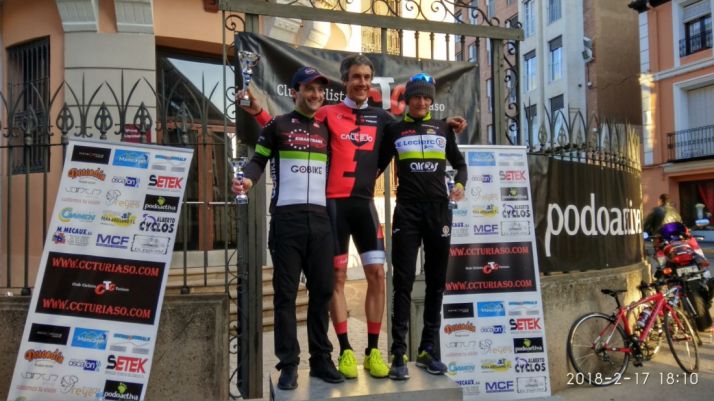 A la derecha, Iván de Miguel.