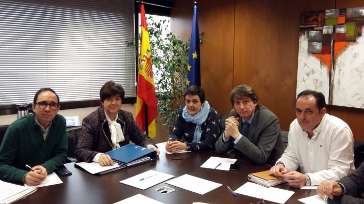 Gustavo Martínez (izda.), Aránzazu Vallejo, Ana Alegre, Carlos Martínez y Benito Serrano este jueves.
