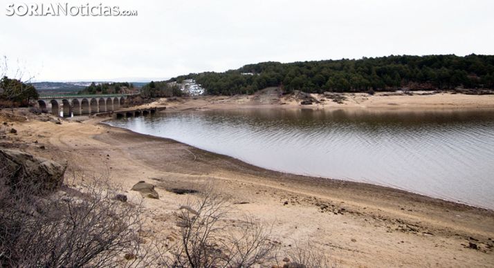 Una imagen invernal del embalse este año. /Sara Roncal
