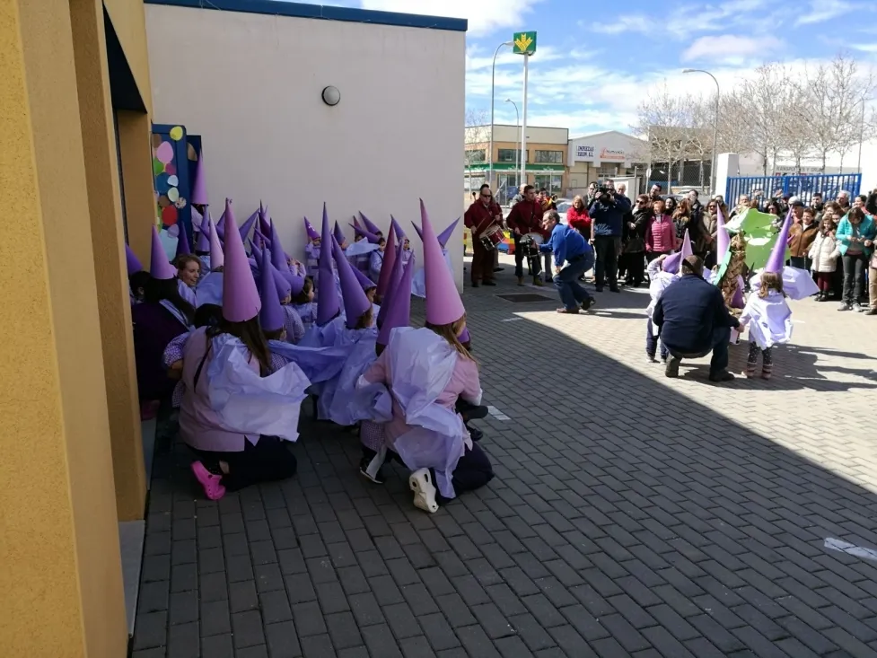 Desfile de los niños y niñas del Gloria Fuertes. 