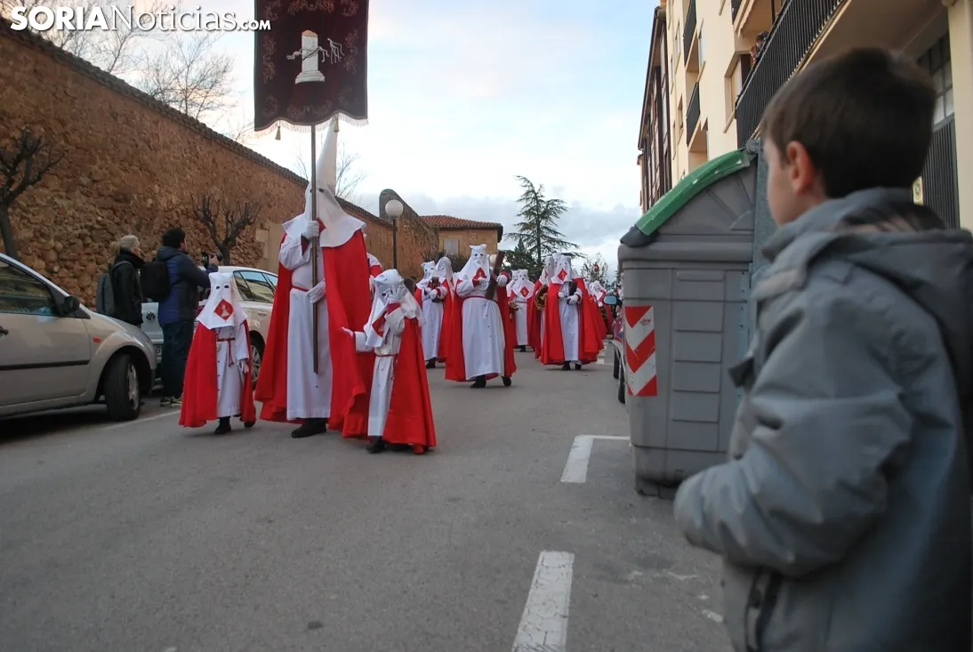 Una imagen del Vía Crucis de este Lunes Santo. /SN