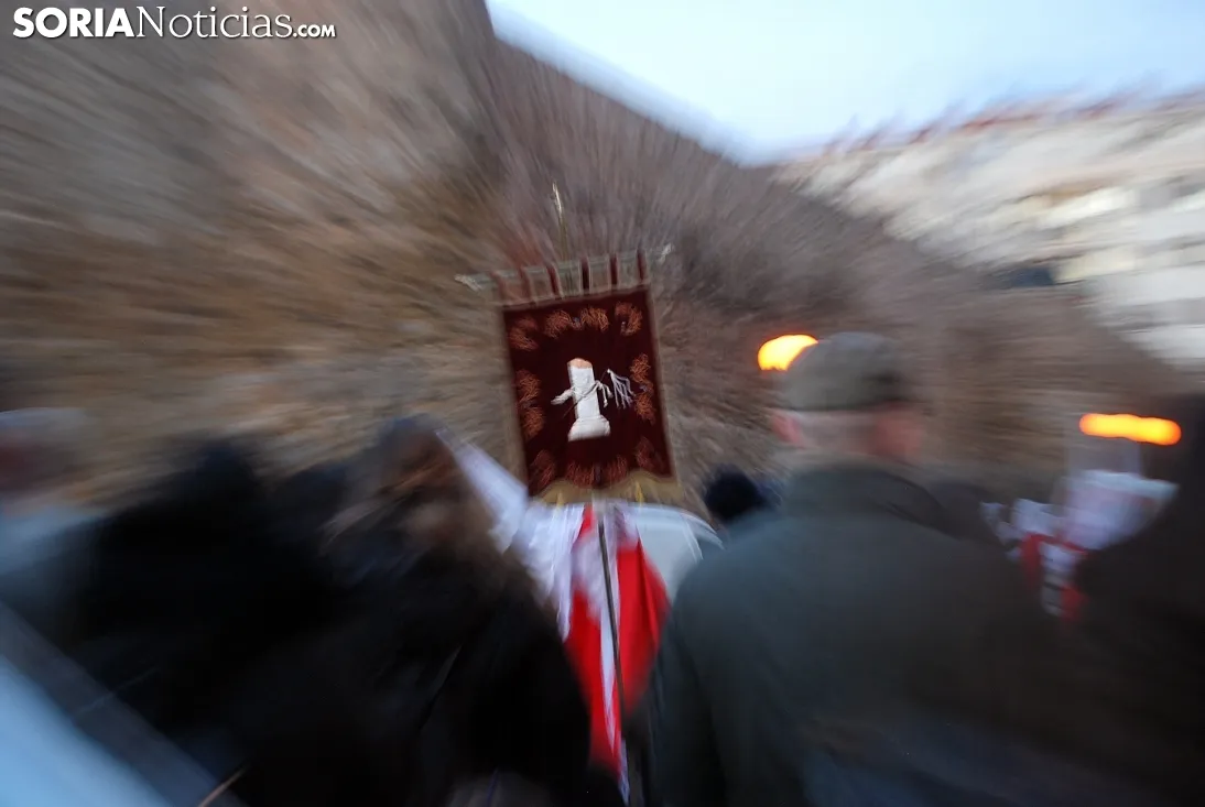 Una imagen del Vía Crucis de este Lunes Santo. /SN