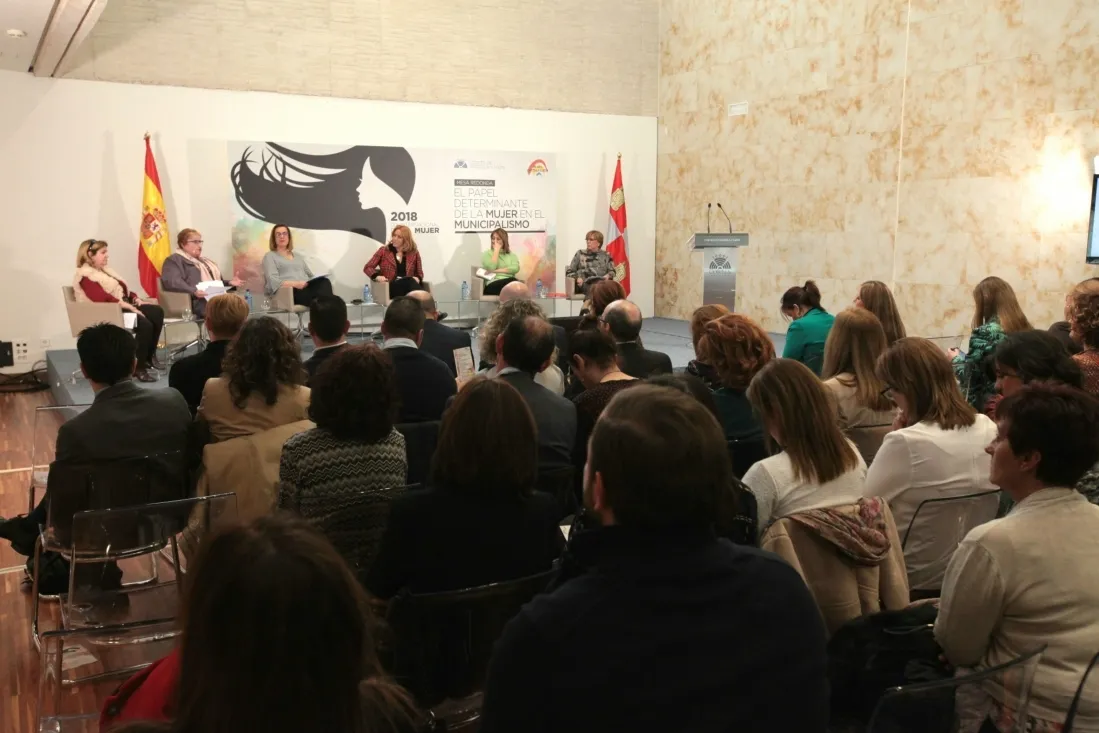 Foto 2 - Las Cortes regionales rinden homenaje a Elo&iacute;sa &Aacute;lvarez en el D&iacute;a Internacional de la Mujer