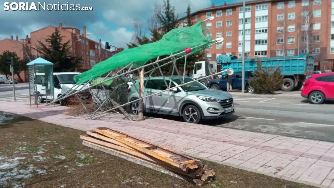 Foto 8 - Primeras consecuencias del viento en la capital