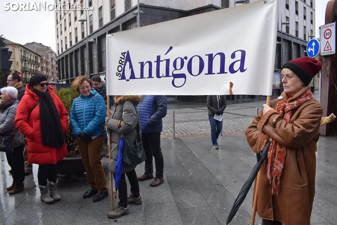 Concentración por unas pensiones dignas, en la plaza de Mariano Granados.
