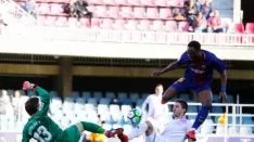 Aitor Fernández cortó la progresión de Baliou. LaLiga