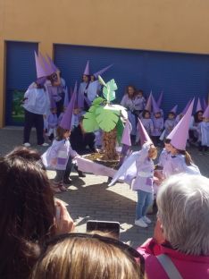 Desfile de los niños y niñas del Gloria Fuertes. 