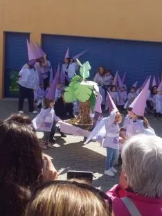 Desfile de los niños y niñas del Gloria Fuertes. 