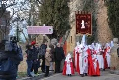 Una imagen del Vía Crucis de este Lunes Santo. /SN