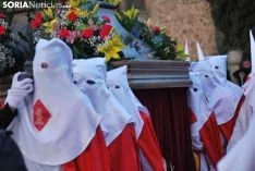 Una imagen del Vía Crucis de este Lunes Santo. /SN