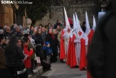 Una imagen del Vía Crucis de este Lunes Santo. /SN