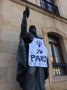 Estatuas con delantales en la capital soriana.