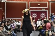 Desfile de Tocados y Trajes de Baile Míticos de Ande 2018.