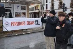 Concentración por unas pensiones dignas, en la plaza de Mariano Granados.