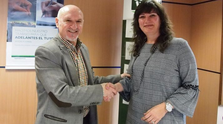 Macarena García y Andrés García tras la firma del convenio. /EP