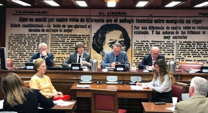 El alcalde (2º izda.) este miércoles. 