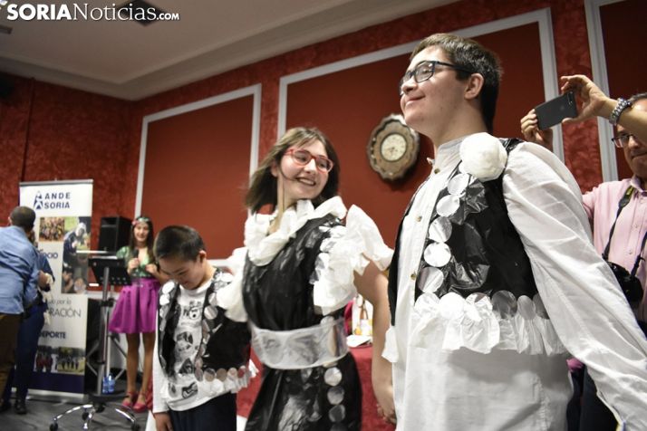 Desfile de Tocados y Trajes de Baile Míticos de Ande 2018.