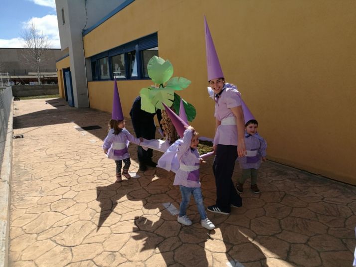 Desfile de los niños y niñas del Gloria Fuertes. 