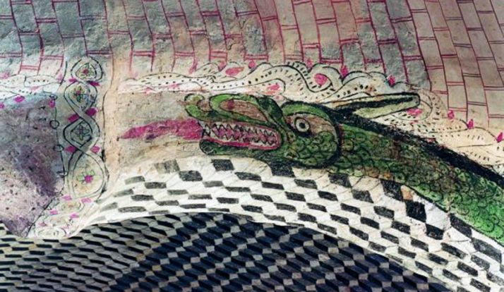 Detalle de la decoración interior de la iglesia de La Asunción, en Castillejo de Robledo.