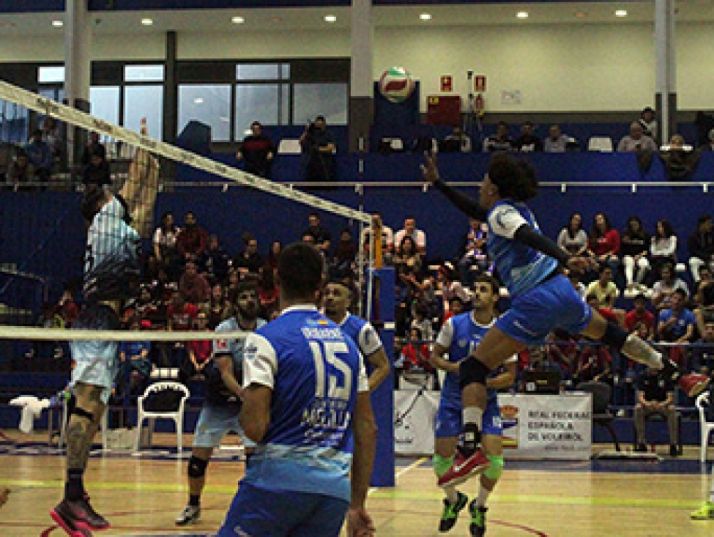 CV Melilla-Rio Duero en la pista del Melilla durante la primera fase del campeonato. RFEVB