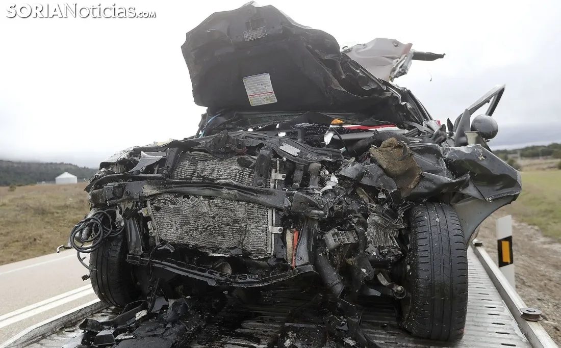 El turismo accidentado antes de su traslado./SN