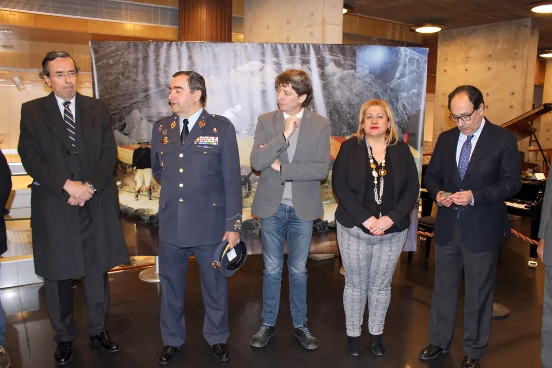 Una imagen de la apertura de la muestra.