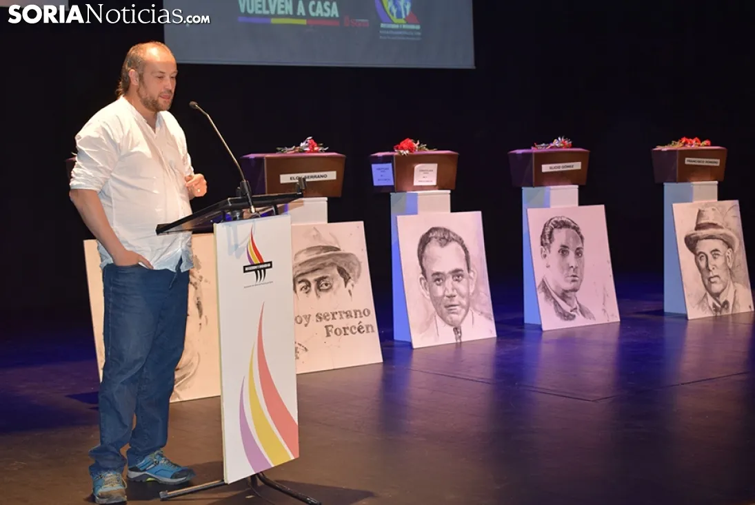 Foto 2 - GALER&Iacute;A DE IM&Aacute;GENES: Los familiares de las v&iacute;ctimas de la 'Fosa de los maestros' y de Abundio Andaluz han recibido sus restos mortales