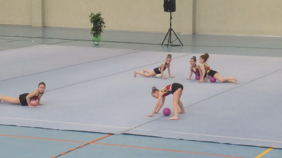Foto 11 - 8 colegios de la capital participan en los juegos escolares de gimnasia r&iacute;tmica
