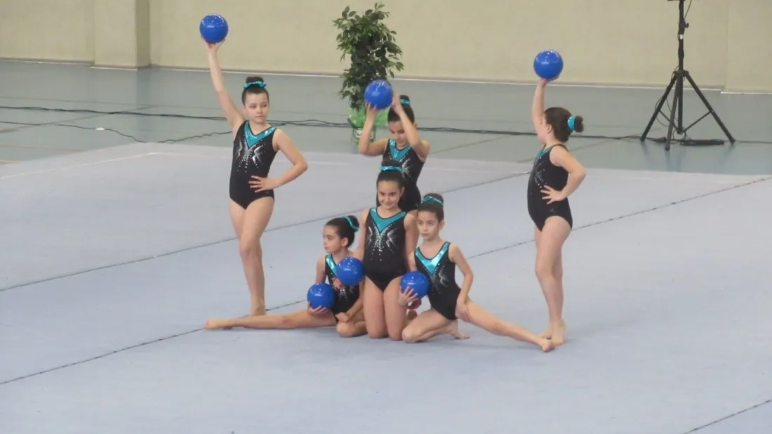 Foto 9 - 8 colegios de la capital participan en los juegos escolares de gimnasia r&iacute;tmica