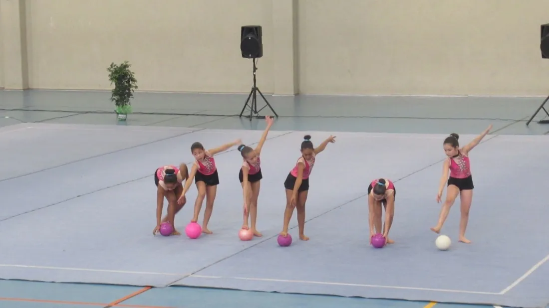 Foto 8 - 8 colegios de la capital participan en los juegos escolares de gimnasia r&iacute;tmica